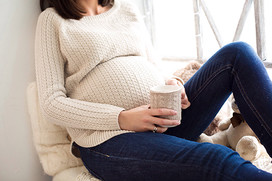 A study led by SPH researchers found that consuming less than two servings of caffeinated coffee, black tea, or herbal/green tea a day early in pregnancy led to a slightly higher risk of having a miscarriage. 