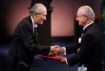 Osamu Shimomura (left) receiving his Nobel medal in 2008. He was one of three sharing the prize in chemistry. Photo by AP photo/Scanpix Sweden, Anders Wiklund