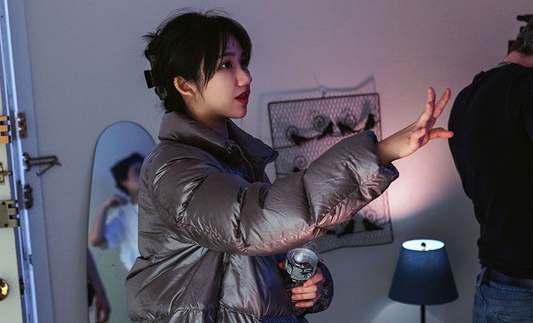 Tianyi Du in-action directing her film "Bob."