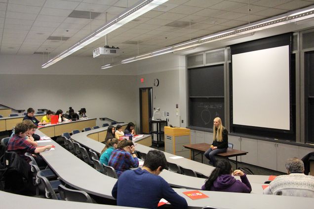  Rachel Petherbridge (BME’19) leads a workshop for high school students and their parents at the STEM Pathways Mini-Jamboree