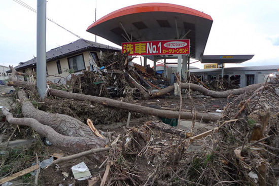 Sendai Airport, Japan earthquake tsunami wreckage photo by Roberto De Vido