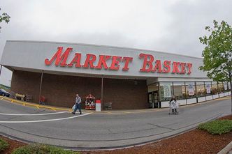 Market Basket Grocery Store, Arthur T. Demoulas, settlement