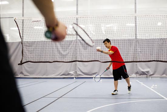 Li-Ke Ko (CAS '17) prepares to serve during BU Badminton Club practice.