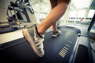 Student demonstrating proper treadmill use at FitRec.