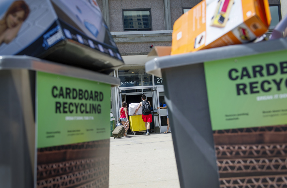 Rich Hall Move-in. Photo By Jackie Ricciardi