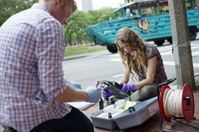 Studying the ocean from the middle of Boston: Maguire and Juliahna Green (CAS’18) collected groundwater samples over the summer.