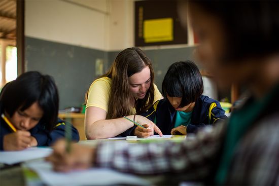 BU Sargent College student Claire Graham teaches local children during a public health education trip to Ban Doi Chaang village in Thailand