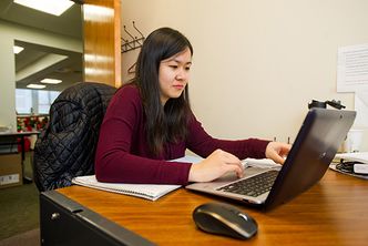 Rosy Chen (ENG’17) using a laptop