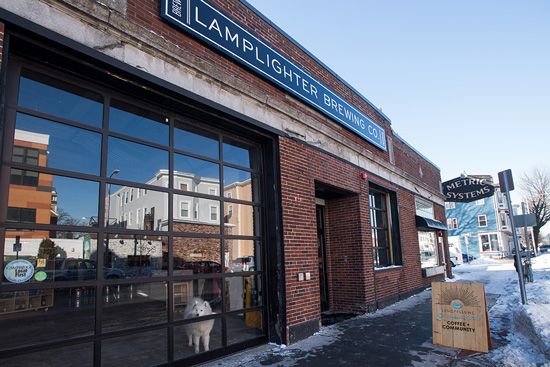 Longfellows Cafe and Lamplighter Taproom exterior