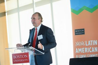 University trustee Maurice R. Ferré applauded the first Latin American Alumni Summit in Miami as the real start of the University’s outreach to an ever-more-important community.