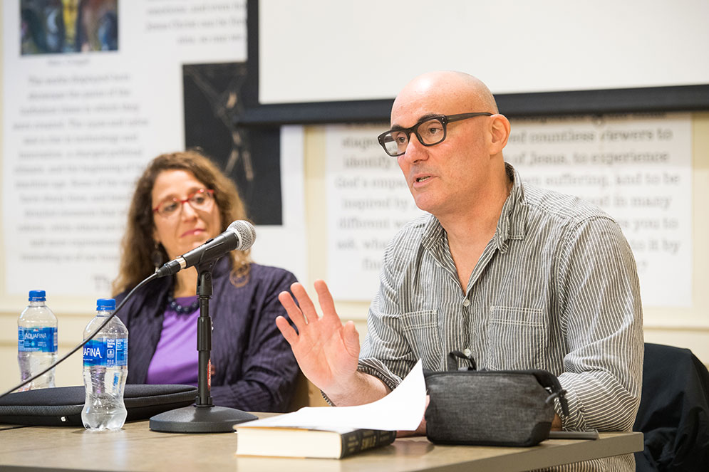 Breaking Bad director Adam Bernstein speaks to a class with teacher Susan Mizruchi.