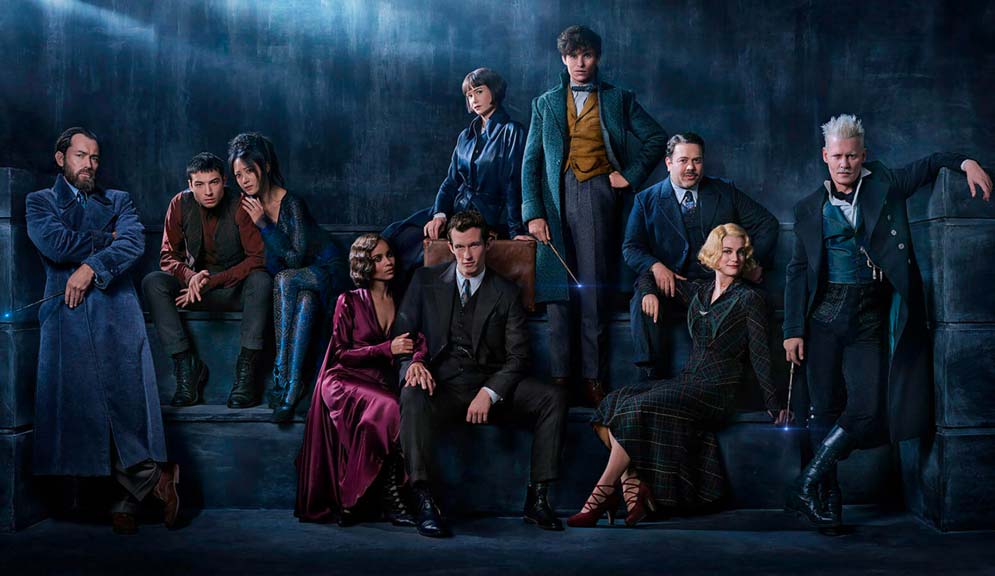 A poster of the cast of Fantastic Beasts: The Crimes of Grindelwald