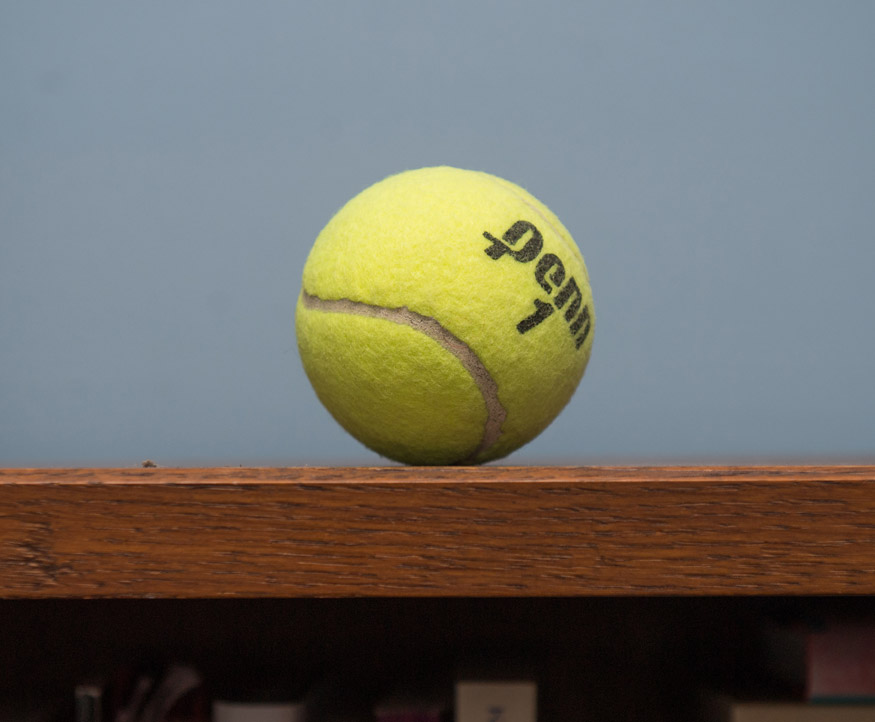  Una foto de una pelota de tenis amarilla con las palabras Penn 1 visibles en ella "width =" 935 "height =" 772 "class =" alignnone size-full wp-image-97902 "/>
<figcaption>
<span><br
/>
<strong> Pelota de tenis: </strong> "He estado jugando tenis desde que era un niño", dice Tseng. "Practico mi lanzamiento cuando estoy muy estresado, así es como me estreso. Y si no practicas, pierdes tus habilidades ".<br
/>
</span><br
/>
                    </figcaption></fig></div><p>           <br
/>
          </p></div></div></div><p
class=
