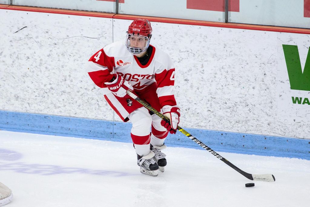 A photo of Alexandra Calderone on the ice