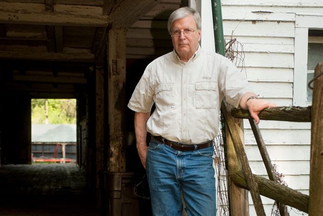 A portrait photo of Thomas Kunz in the field