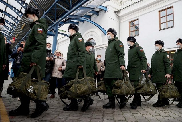 Russian conscripted soldiers board a train in uniform. Photo by Sergei Malgavko\TASS via Getty Images