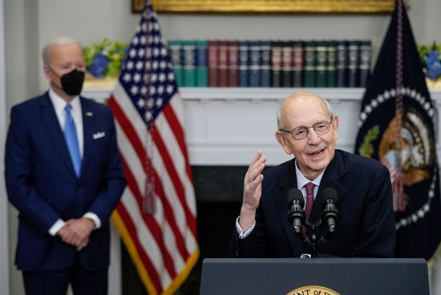 Stephen Breyer (Hon’95) announcing his retirement from the Supreme Court last week as President Biden listened. Photo by Drew Angerer/Getty Images