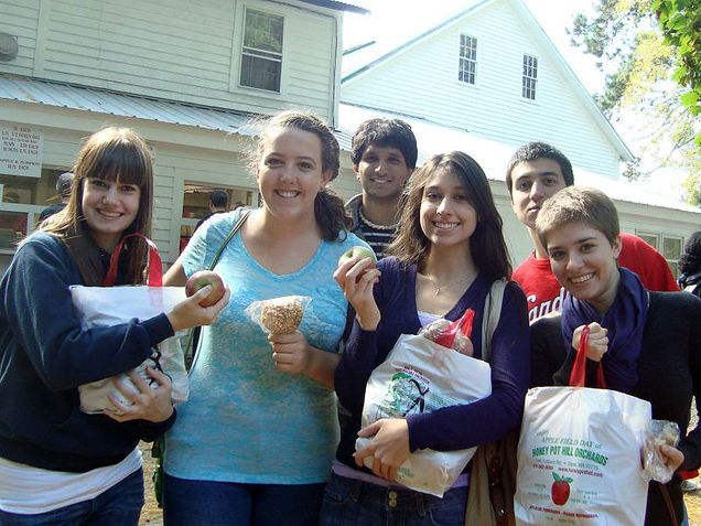 Honey-Pot-Orchards-Fall-11 A weekend field trip to Honey Pot Orchards for some apple picking (Fall 2011)