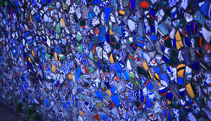 Photo of a mosaic tile wall, by Fernanda Marin