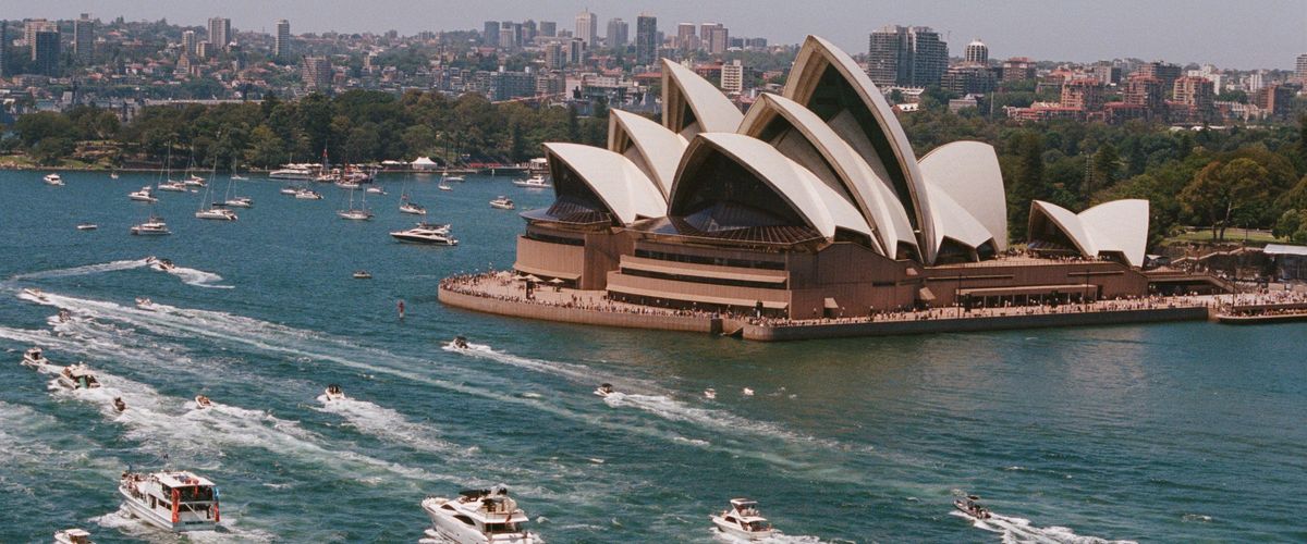 Sydenty operahouse with boats in the harbor