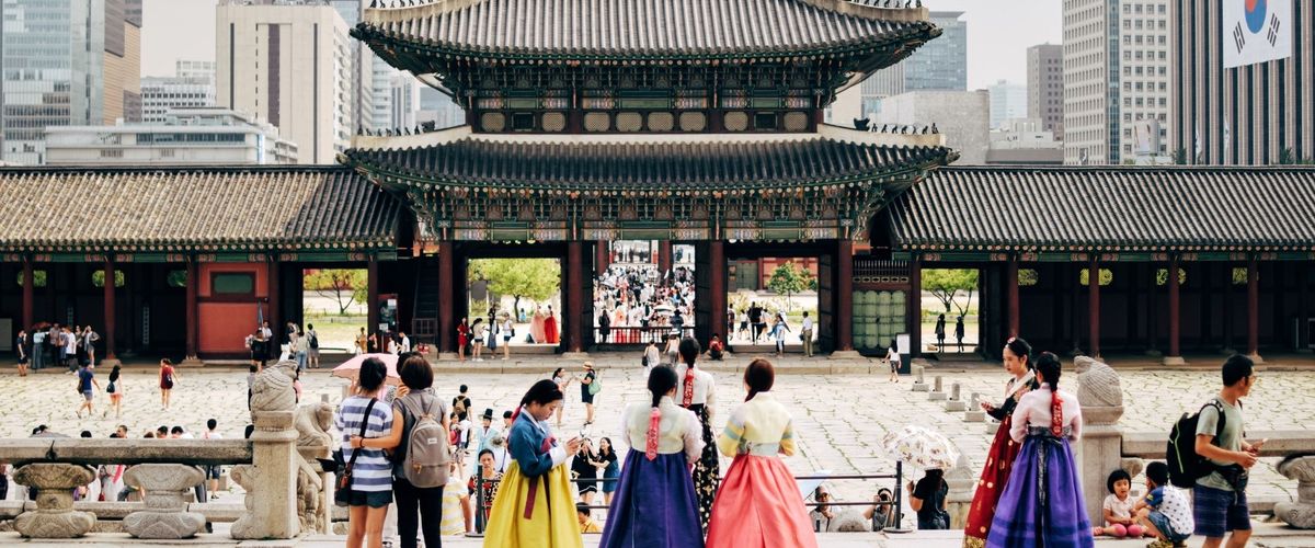 woman in traditional korean dress in Seoul
