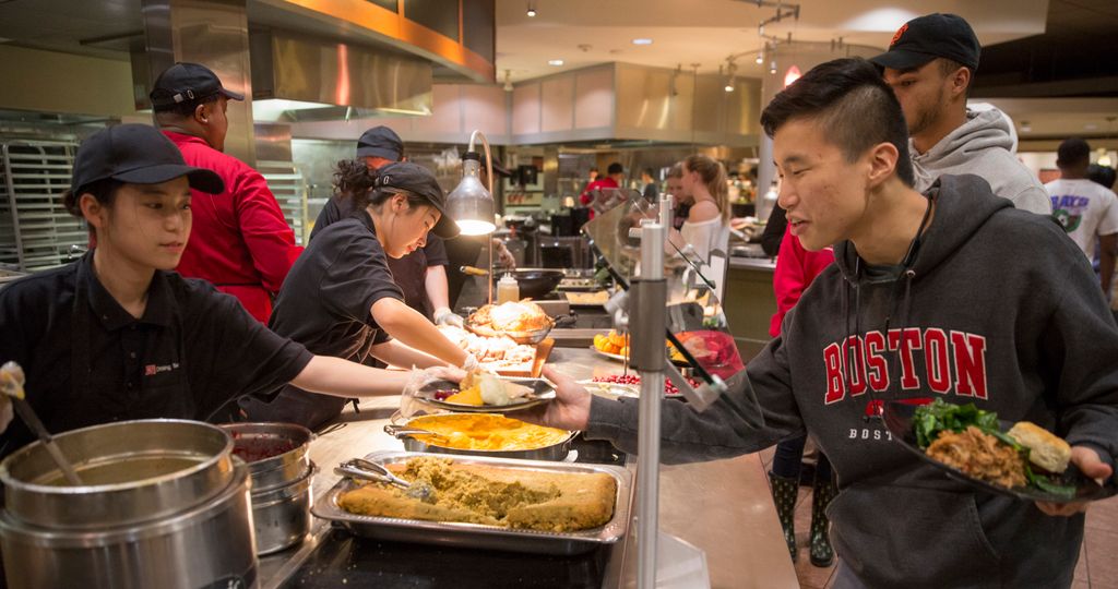 BU Dining serves Thanksgiving meal