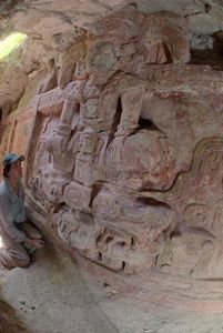 Estrada-Belli with newly found Holmul frieze (AD 600)