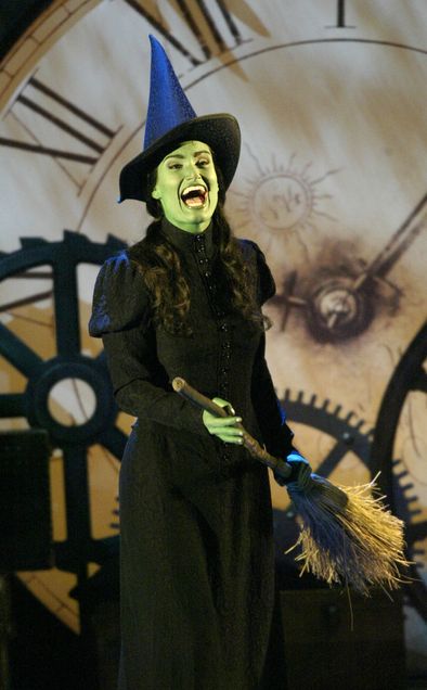 NEW YORK - JUNE 6: (HOLLYWOOD REPORTER OUT) American singer and actress Idina Menzel of "Wicked" performs on stage during the "58th Annual Tony Awards" at Radio City Music Hall on June 6, 2004 in New York City. The Tony Awards are presented by the League of American Theatres and Producers and the American Theatre Wing. (Photo by Frank Micelotta/Getty Images)