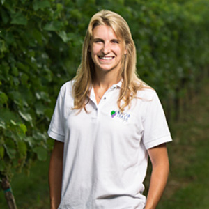 paige seibert, knob hall winery, summer internships