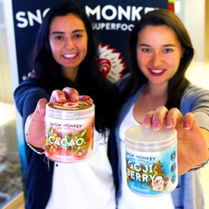 Mariana Ferreira (Questrom’16) (left) and Rachel Geicke (SHA’15) returned to campus in February to hand out samples of their über-successful Snow Monkey superfood. Photo by Alexandra Wimley (COM'16)