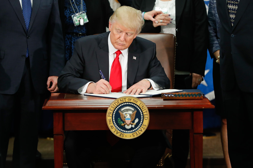 Donald Trump signing order