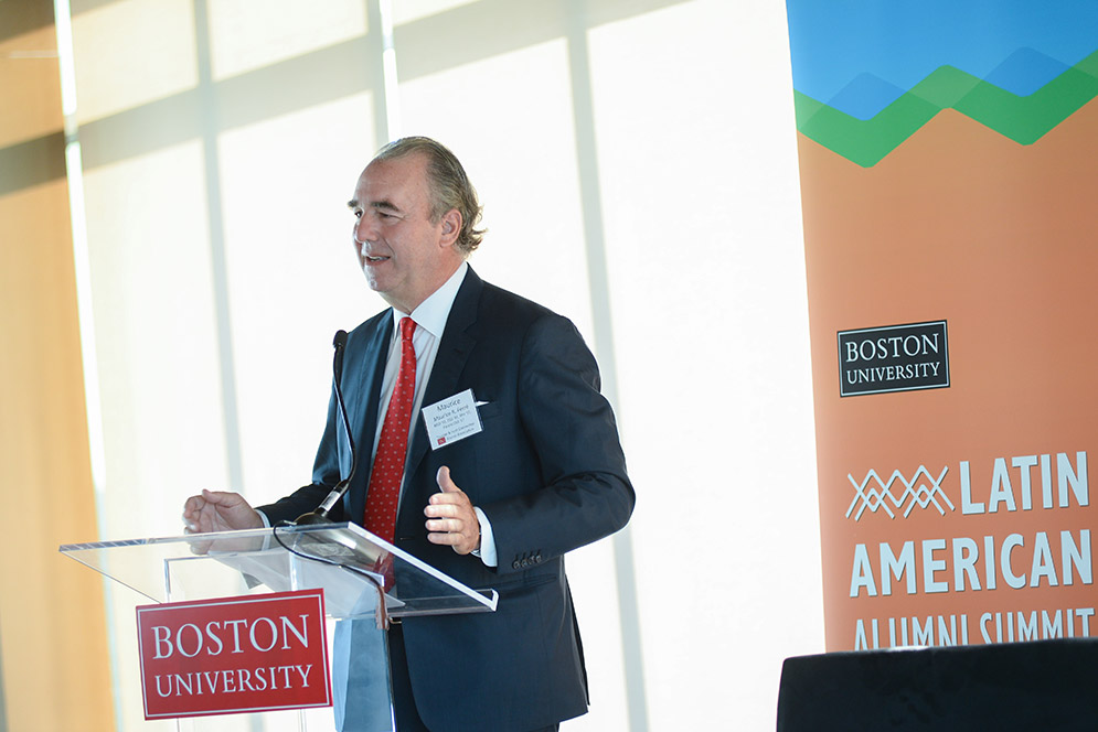 University trustee Maurice R. Ferré applauded the first Latin American Alumni Summit in Miami as the real start of the University’s outreach to an ever-more-important community.