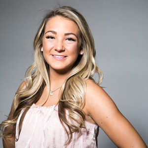 Portrait of Gretchen Geraghty, creator of the gretchenlovesbeauty YouTube channel