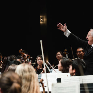 Grammy-winning conductor Bramwell Tovey conducts the Boston University Symphony Orchestra at the Tsai Performance Center