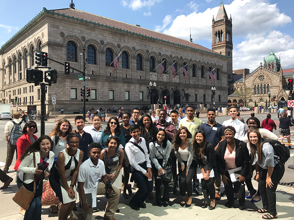 The Questrom School of Business students who participated in the Ascend fellowship program spent their  rst week on campus touring Boston, visiting local businesses, and getting to know one another.
