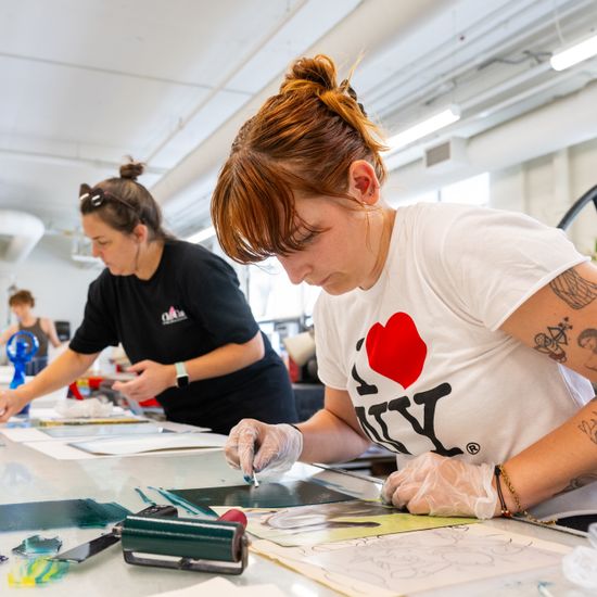 Miranda Warner (CFA’25), at right, and Cathy Ramin (CFA’25) in a printmaking class at 808 Commonwealth Avenue