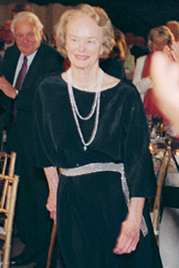 More than 400 admirers stand to applaud Kathryn Silber at a dinner in her honor in 2001. Photo by Kalman Zabarsky