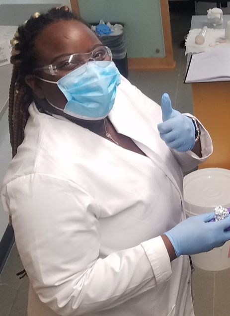 Chemistry REU student Zenzeale Hudson