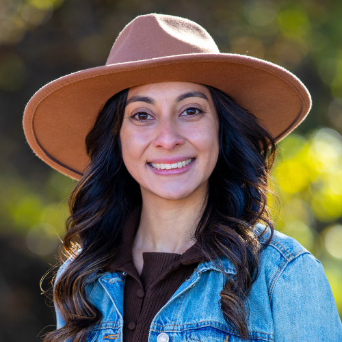Karina Palos Headshot