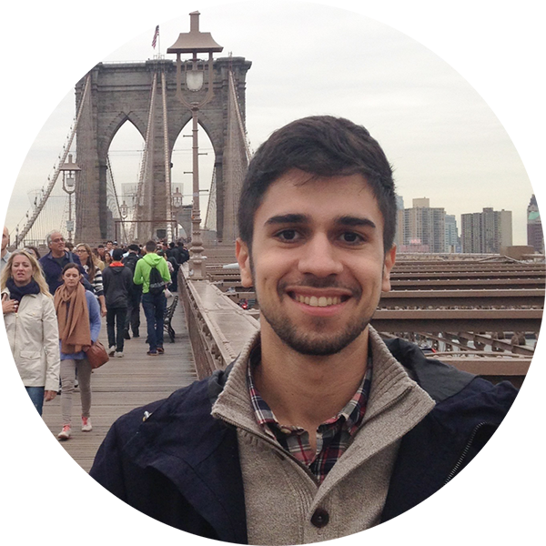 image of Lander Santos de Oliveira on the Brooklyn bridge