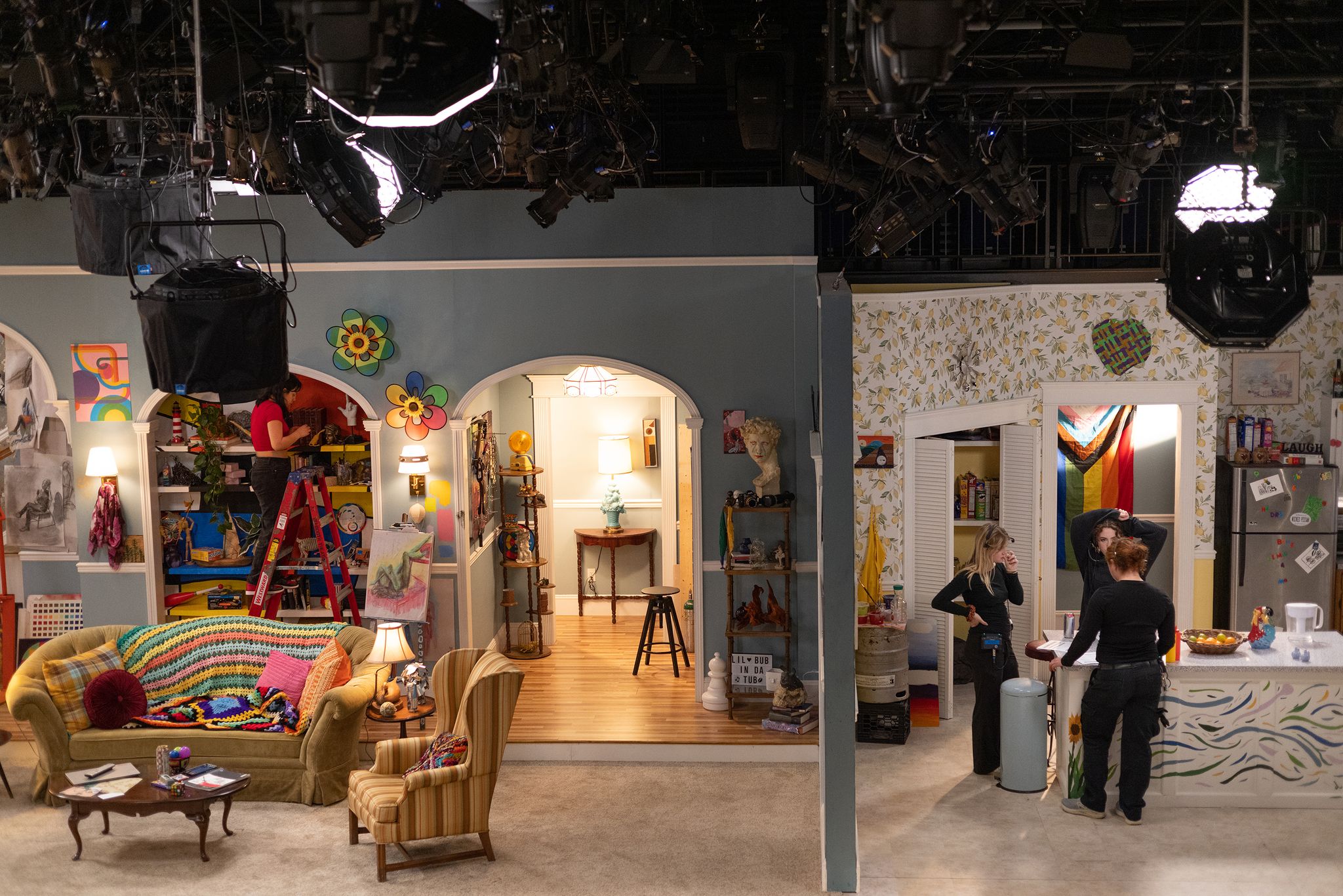 Boston University students produce three-camera sitcom Art House ...