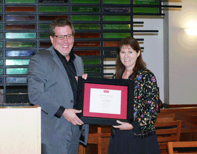 Award recipient Peter Shankman (CGS '92 COM '94) and Dean Natalie McKnight