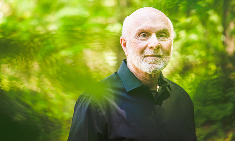 Glenn Rifkin outdoor portrait.