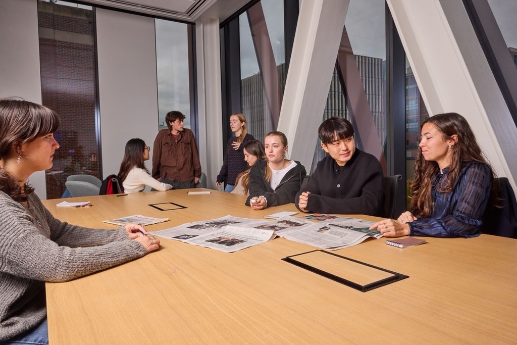 Students engaged in the BU Newsroom course, taught by Professors Steve Greenlee, Brian McGrory, and Scott Farwell.