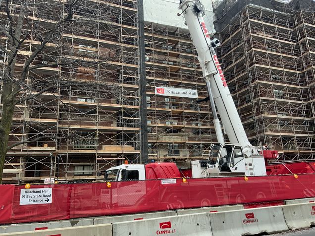 Crane pick for more roof steel - Scrim on scaffolding also removed as facade restoration on the occupied levels is down to punch list