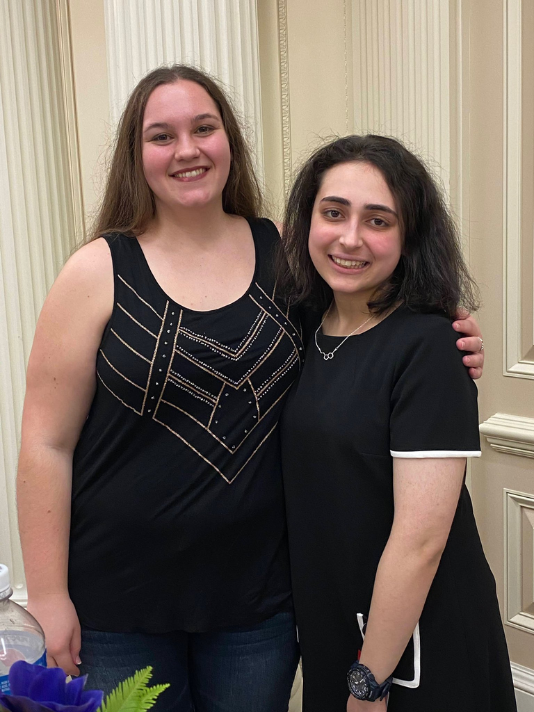 coe Meghan right, Leen left