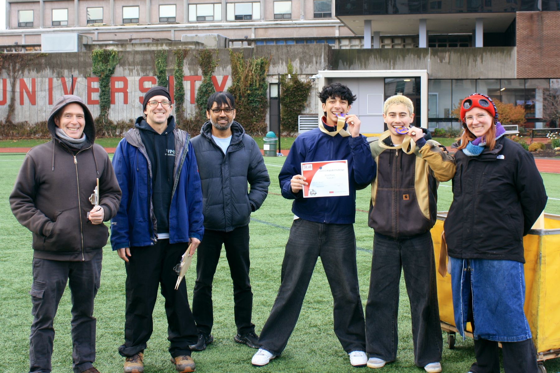 the 3 judges, 2 members of the winning team, and silab manager standing in a row
