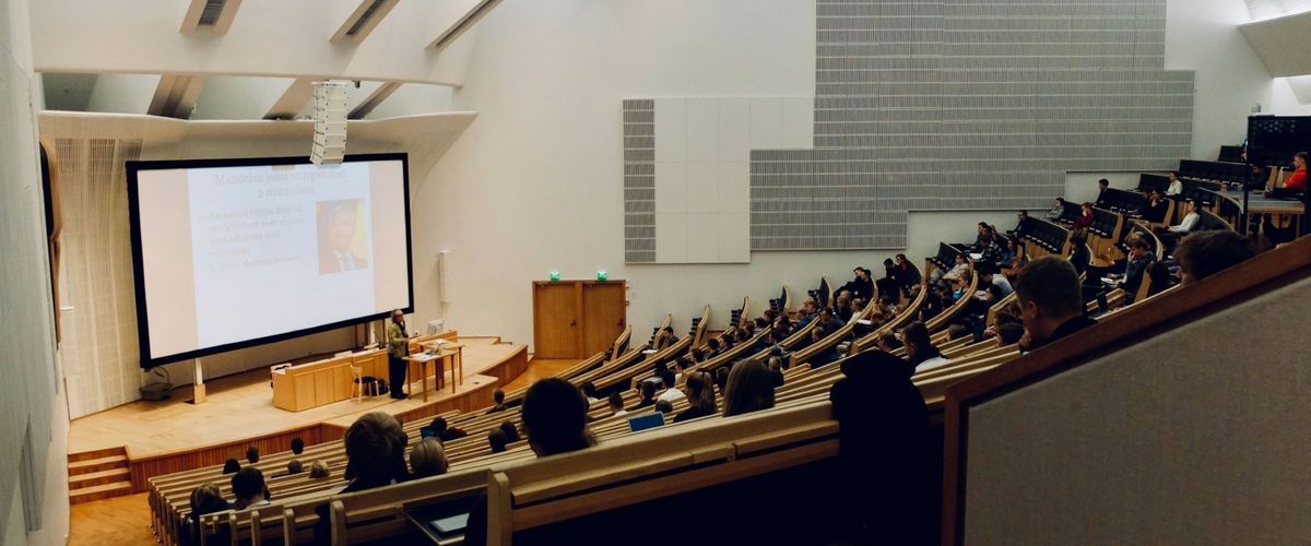 Photo of a class within an auditorium style lecture hall.