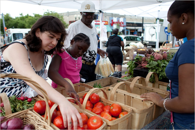 jp-veggies-popup Morgan Lichtenstein, a worker in the healthy weight program, shopping with Deannah Ryner, 8.