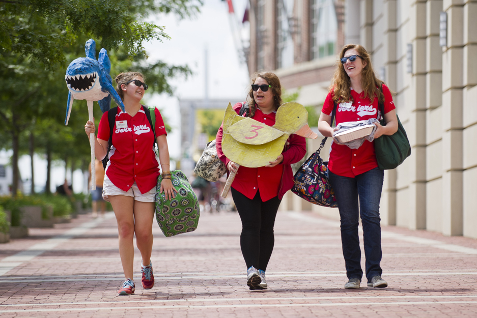 Boston University Summer Orientation student advisors, Commonwealth Avenue, Comm Ave